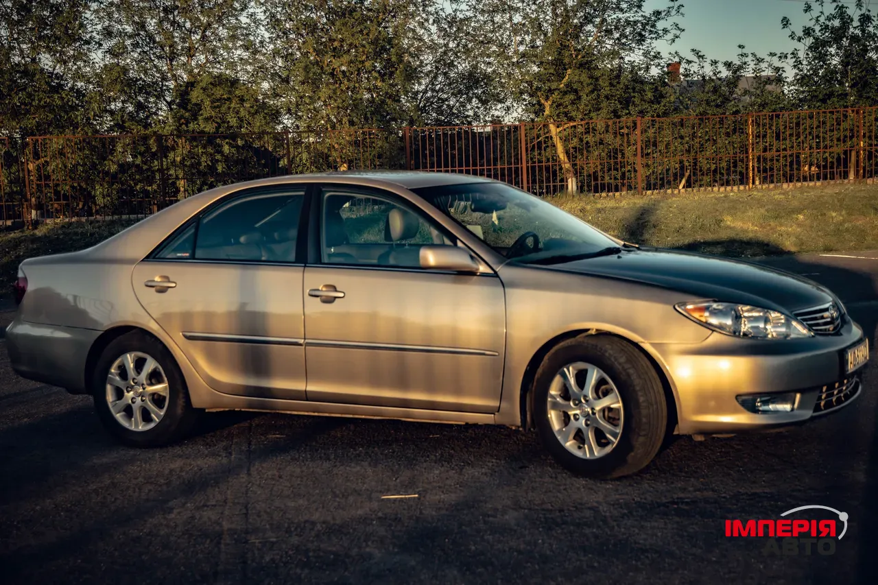 Toyota Camry - фото 4