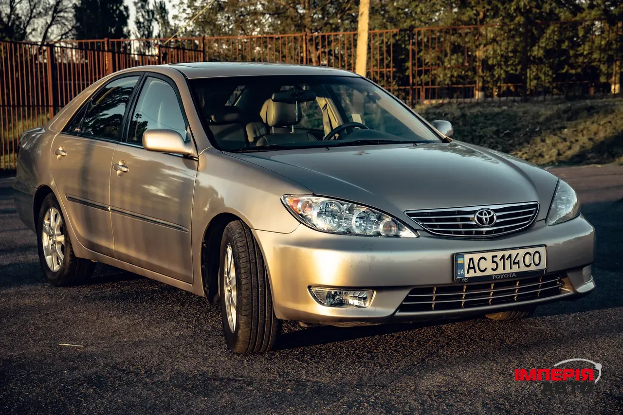 Toyota Camry - фото 3