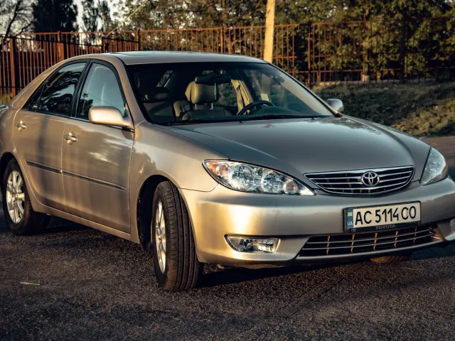 Toyota Camry - фото 3
