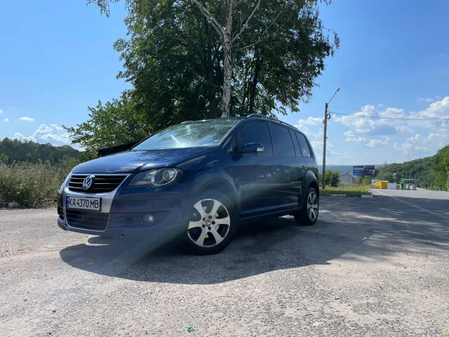 Volkswagen Touran - фото 2