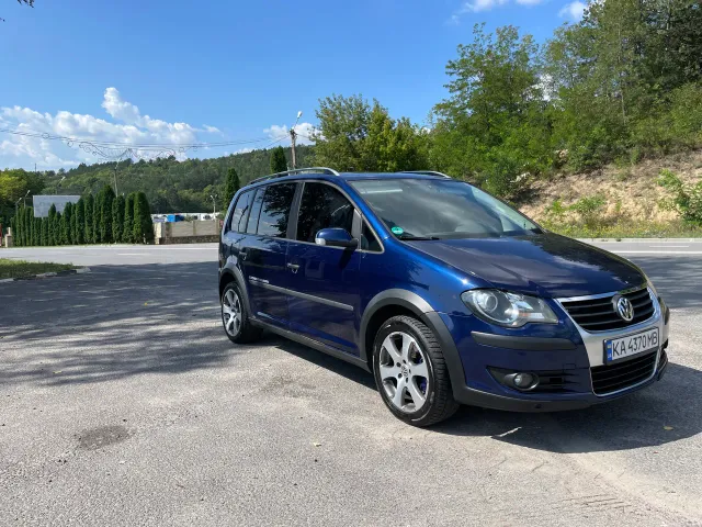 Volkswagen Touran - фото 1