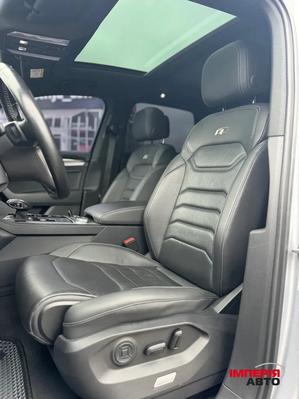 Volkswagen Touareg - фото 8