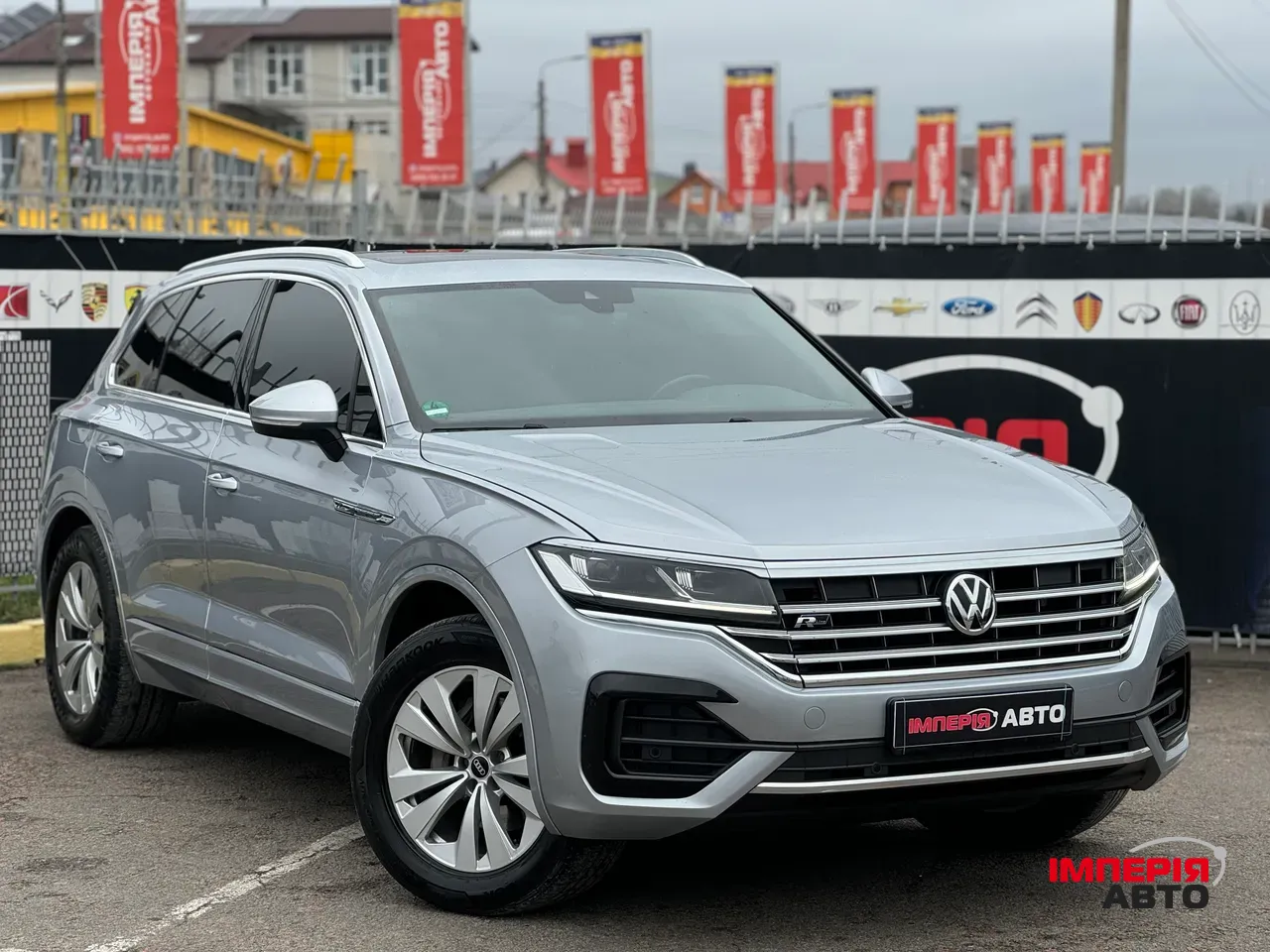 Volkswagen Touareg - фото 2