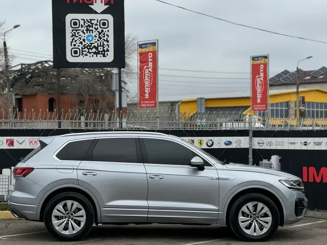 Volkswagen Touareg - фото 4