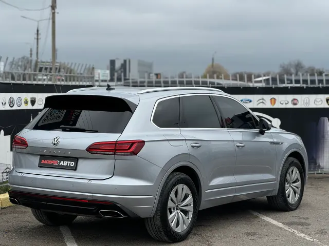 Volkswagen Touareg - фото 5