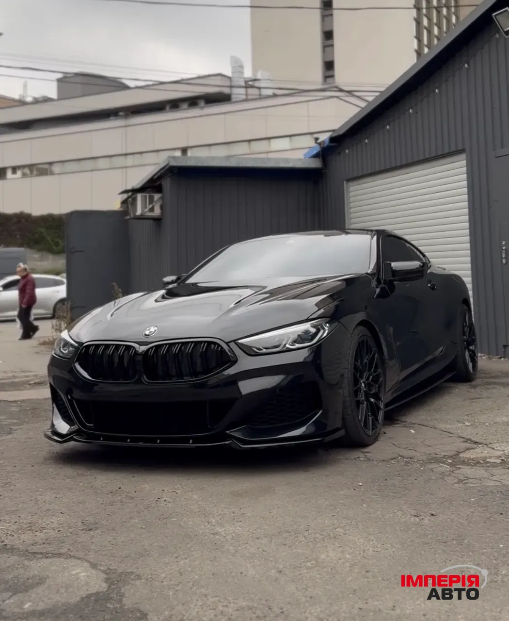 BMW 8 серії - фото 1