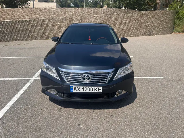 Toyota Camry - фото 1