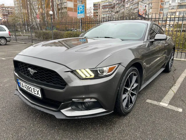 Ford Mustang - фото 1