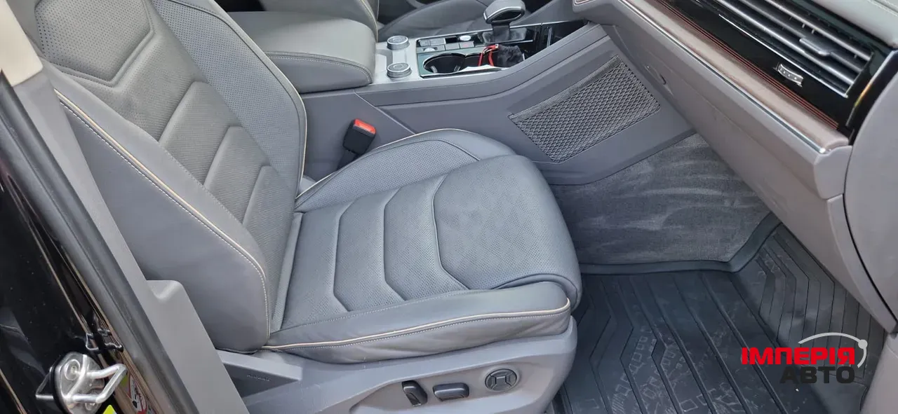 Volkswagen Touareg - фото 21