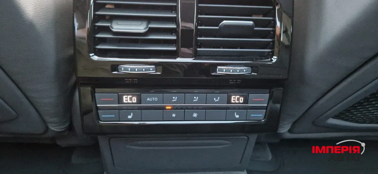 Volkswagen Touareg - фото 12