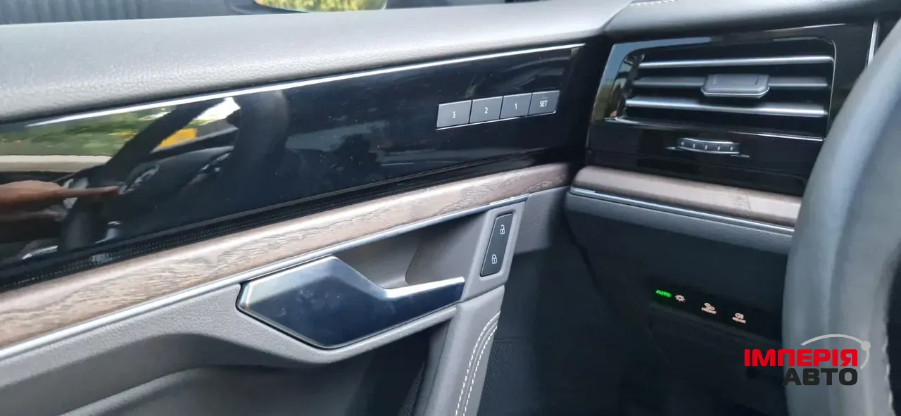 Volkswagen Touareg - фото 13