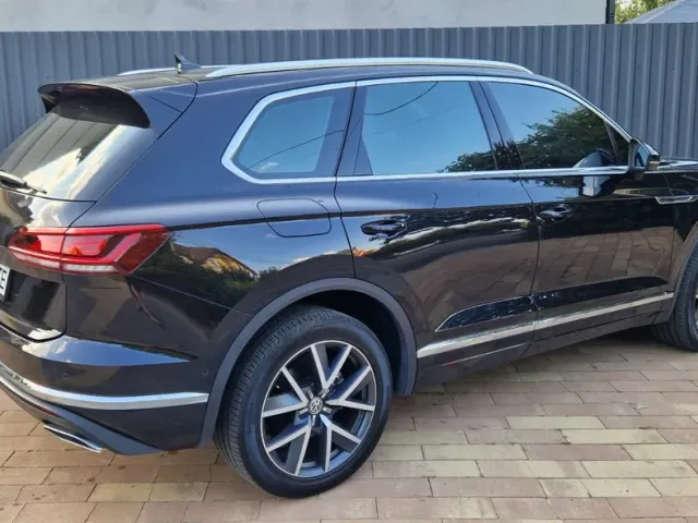 Volkswagen Touareg - фото 2