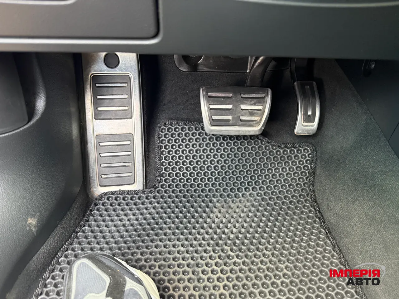 Audi A6 - фото 18