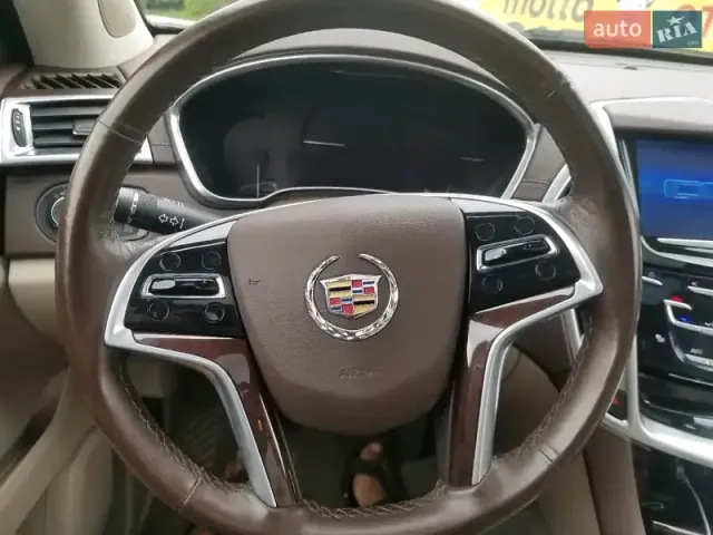 Cadillac SRX - фото 5
