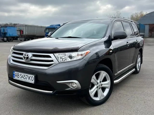 Toyota Highlander - фото 1