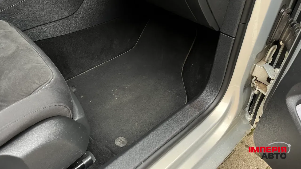 Volkswagen Golf - фото 27