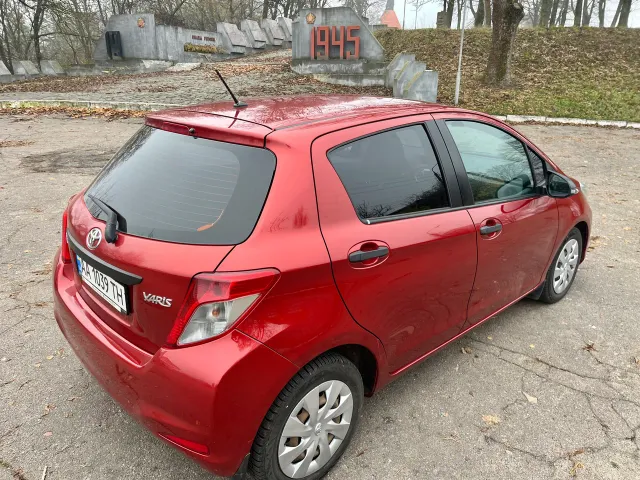 Toyota Yaris - фото 2