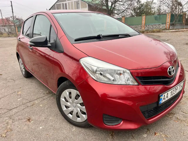 Toyota Yaris - фото 1