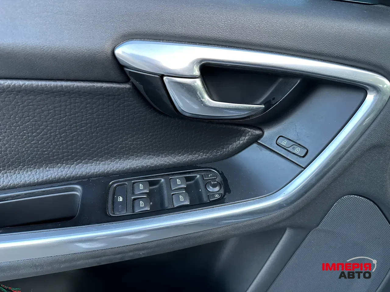 Volvo S60 - фото 18