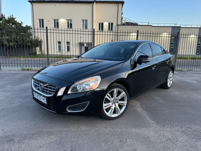 Volvo S60 - фото 1