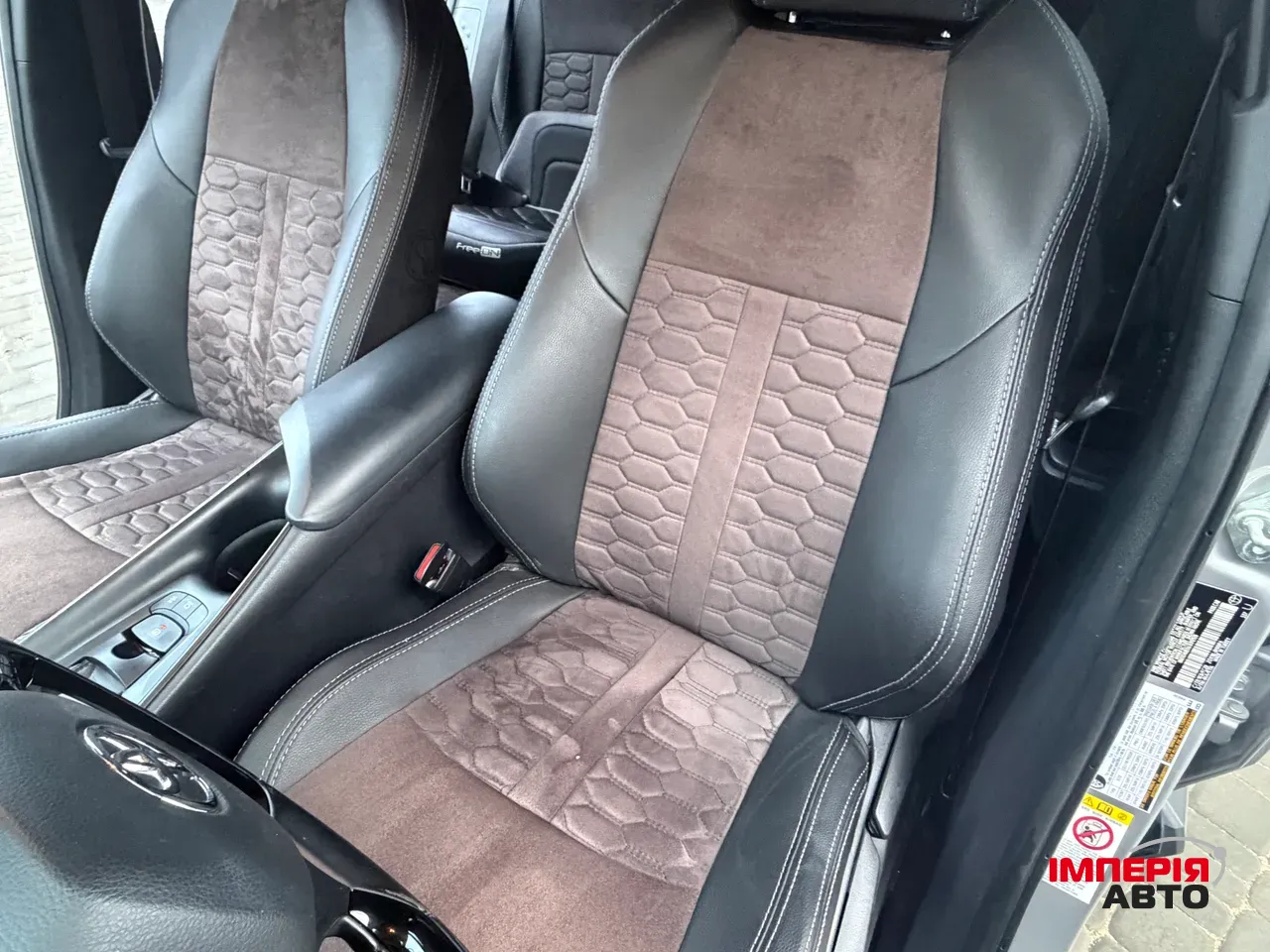 Toyota C-HR - фото 14