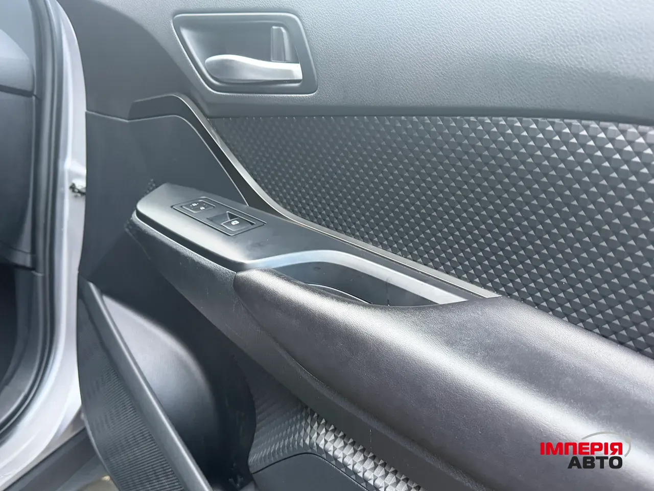 Toyota C-HR - фото 21