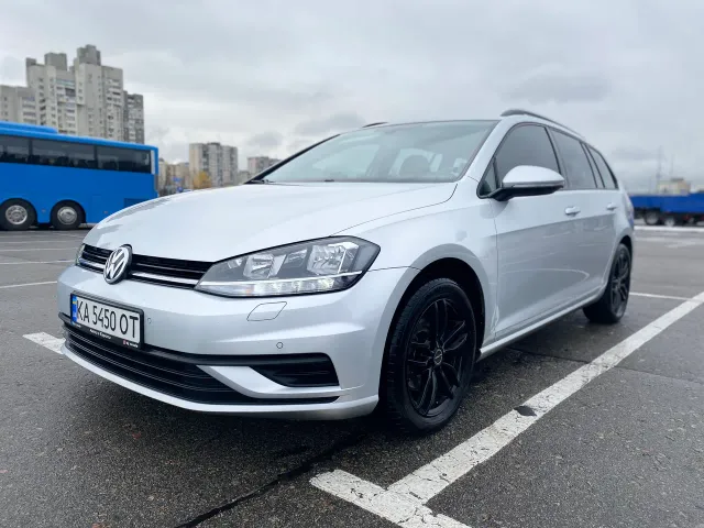 Volkswagen Golf - фото 1