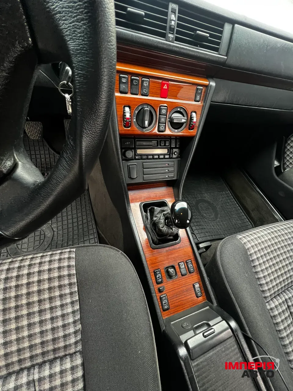 Mercedes-Benz E-Класс - фото 24