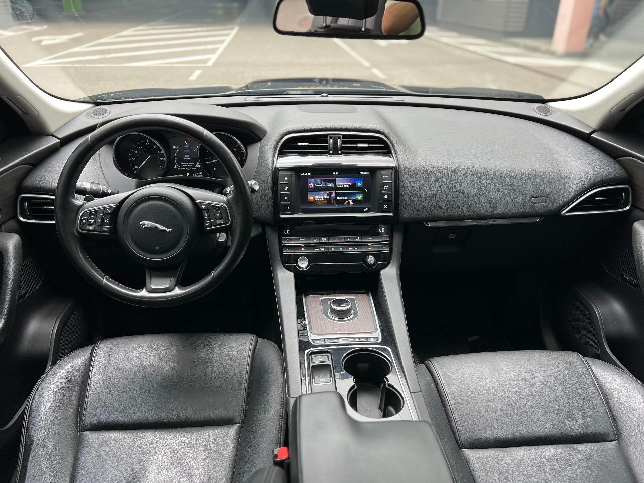 Jaguar F-Pace - фото 4