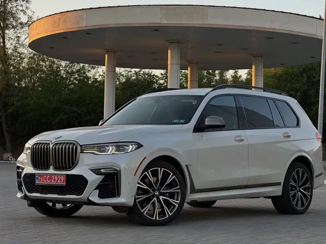 BMW X7 - фото 1