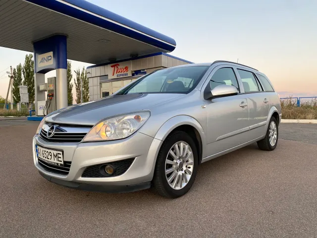 Opel Astra - фото 1