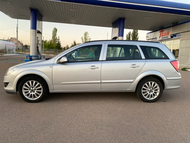 Opel Astra - фото 2