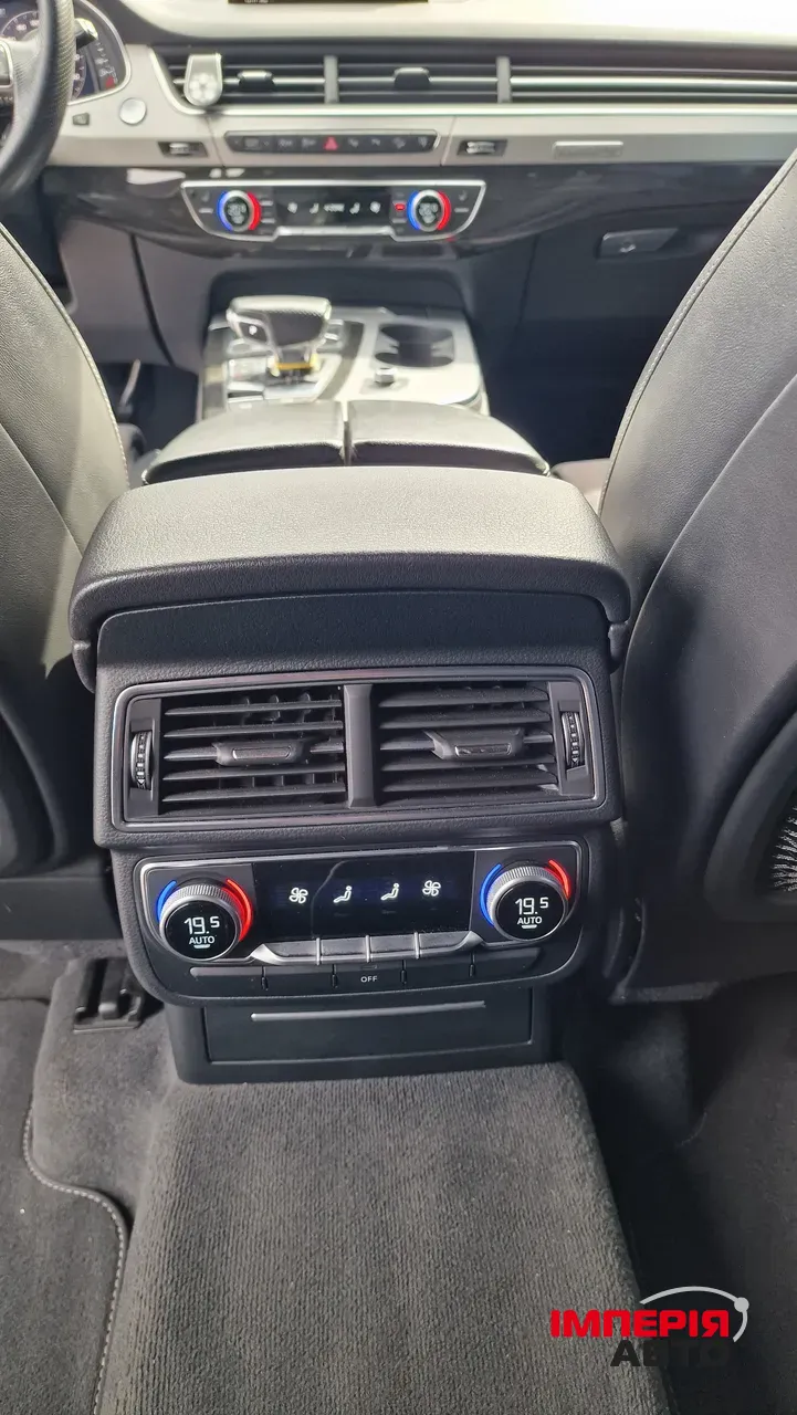 Audi Q7 - фото 20