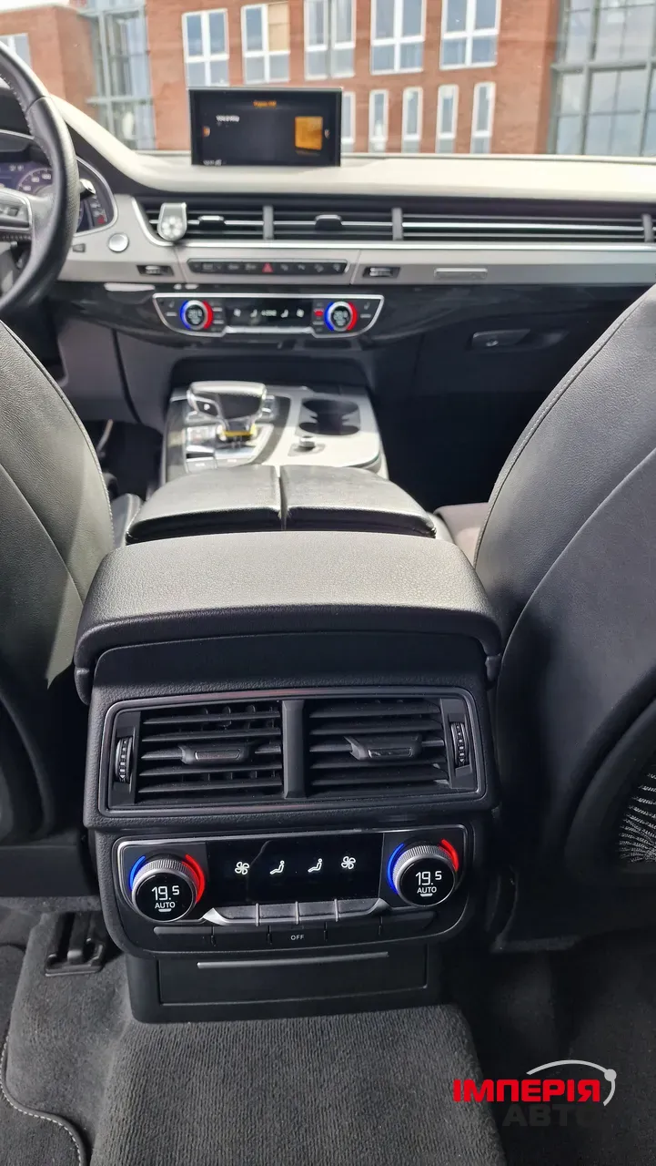 Audi Q7 - фото 21