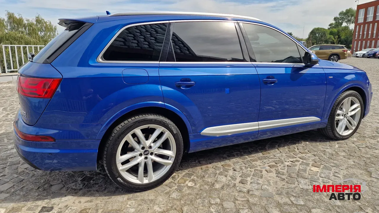 Audi Q7 - фото 8