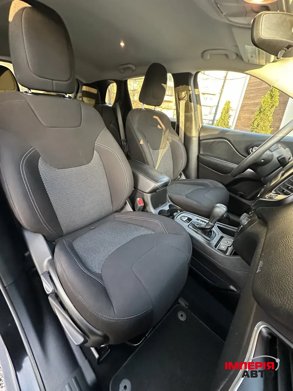 Jeep Cherokee - фото 10