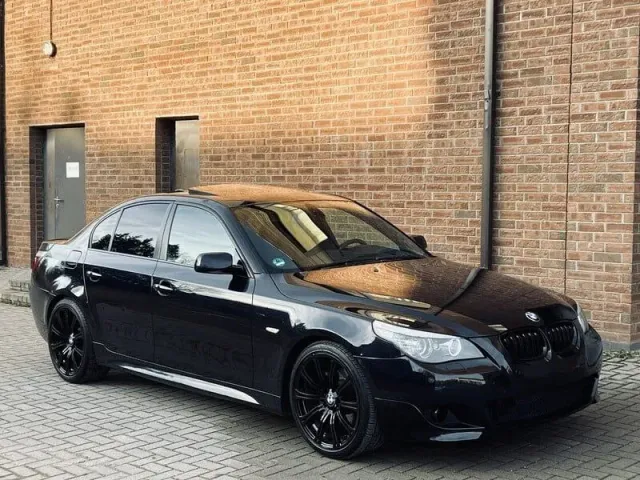 BMW 5 серії - фото 1