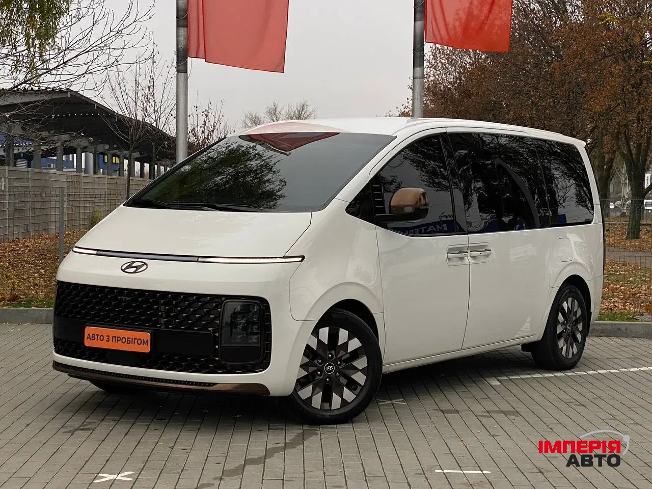 Hyundai Staria - фото 1