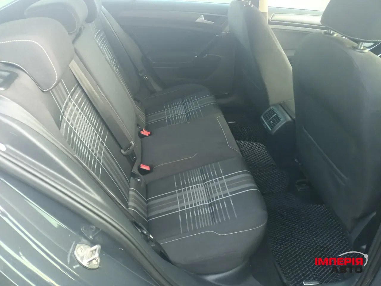 Volkswagen Golf - фото 8