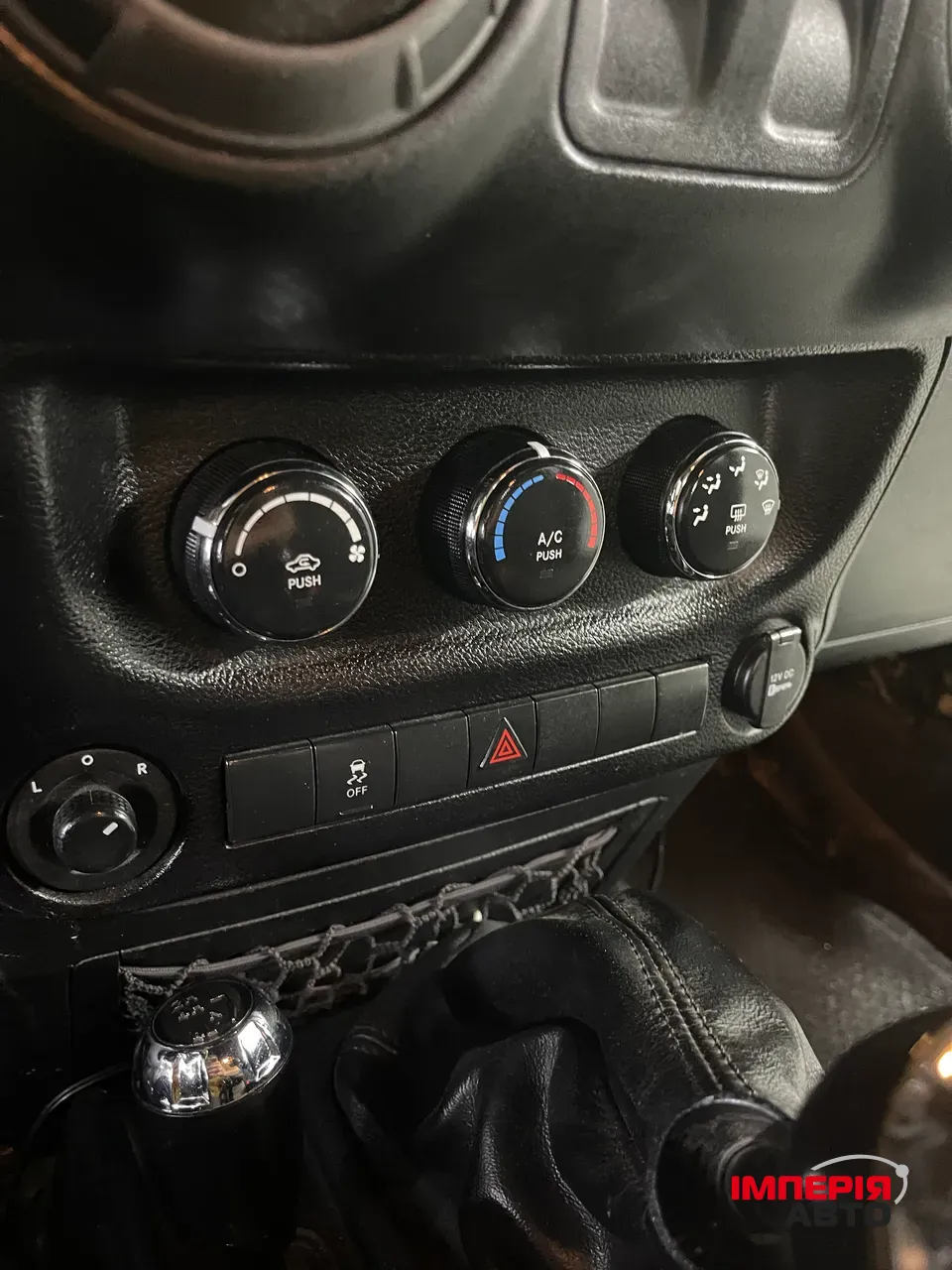 Jeep Wrangler - фото 16