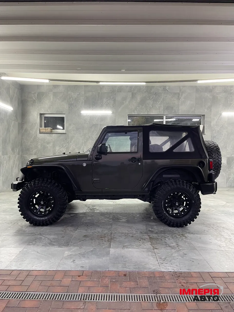 Jeep Wrangler - фото 10