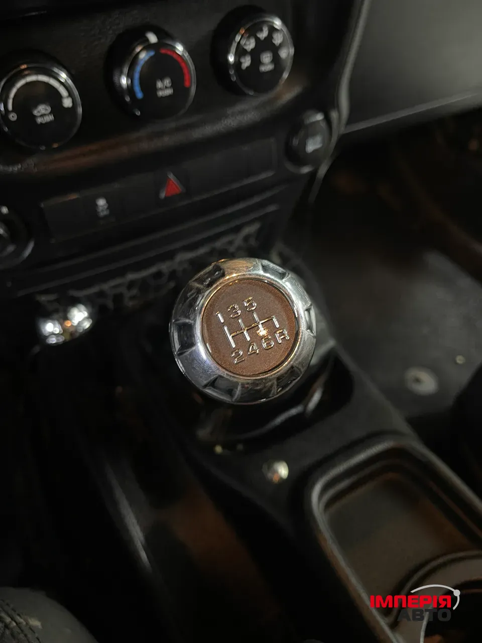 Jeep Wrangler - фото 15