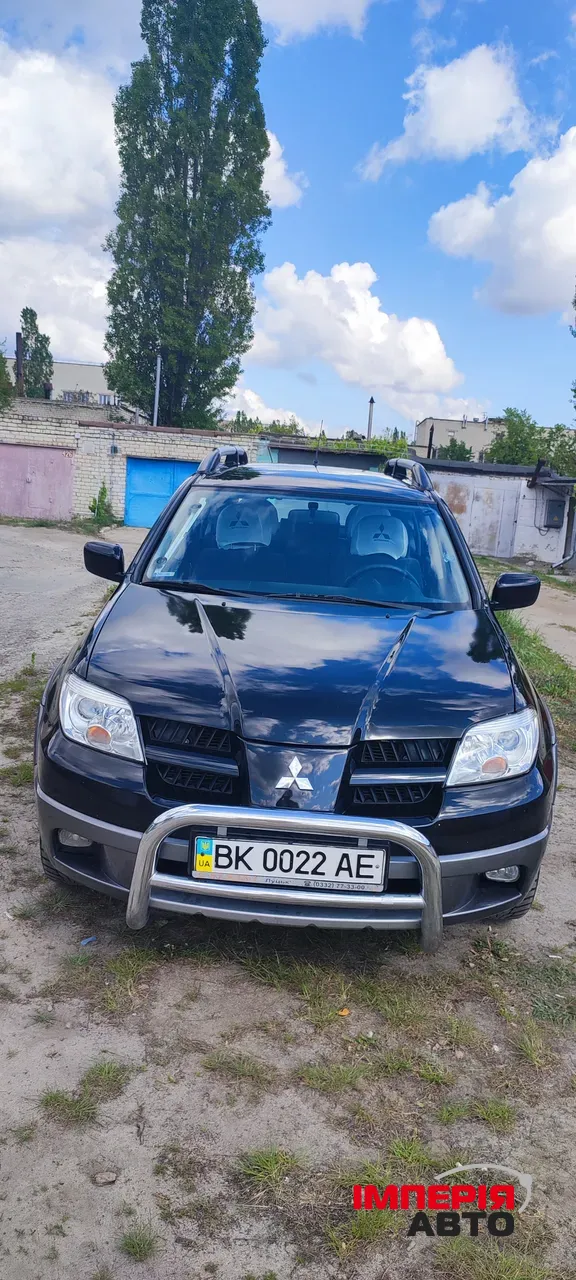 Mitsubishi Outlander - фото 1