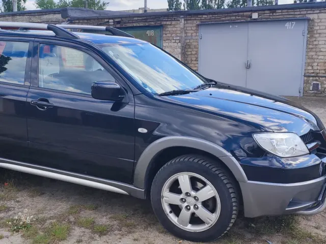 Mitsubishi Outlander - фото 2