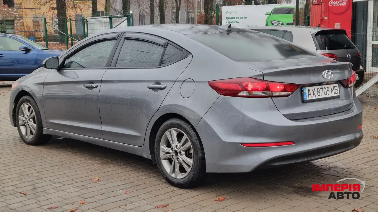 Hyundai Elantra - фото 4