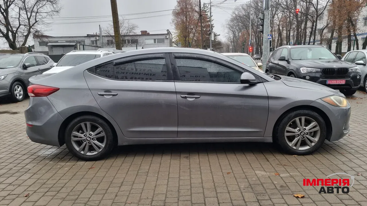 Hyundai Elantra - фото 6