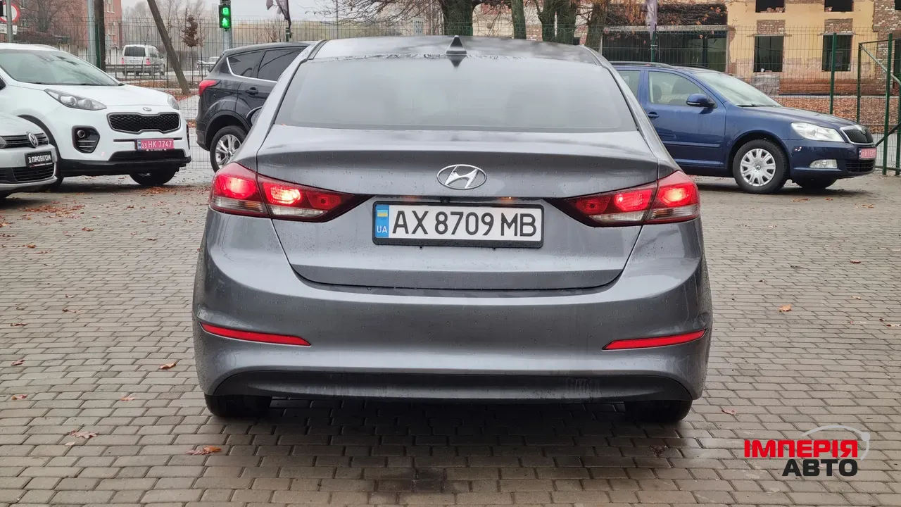 Hyundai Elantra - фото 2