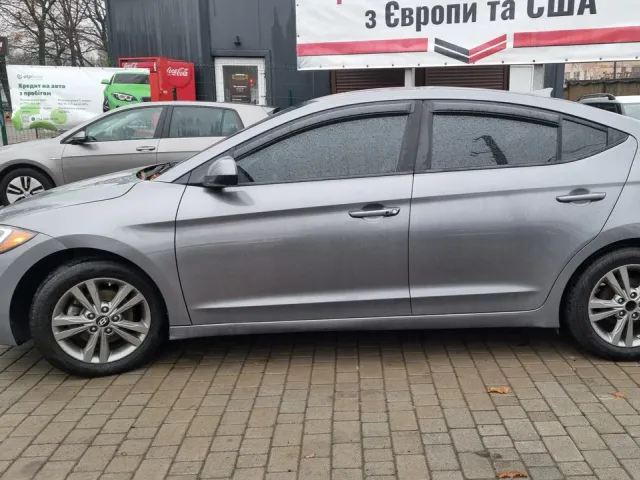 Hyundai Elantra - фото 5