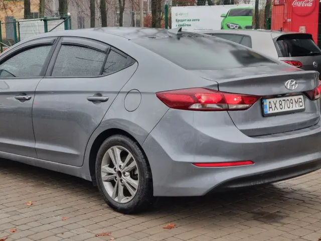 Hyundai Elantra - фото 4
