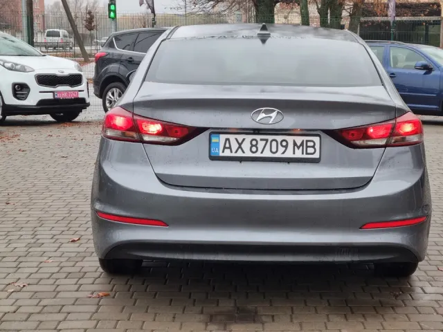 Hyundai Elantra - фото 2